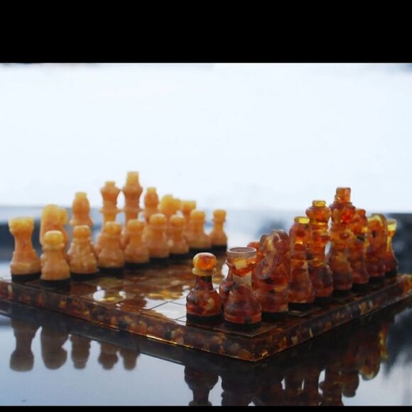 Authentic Baltic amber chess set 415g - Picture 4 of 5